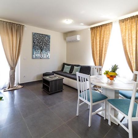 Apartments Leondori Đảo Krk Ngoại thất bức ảnh