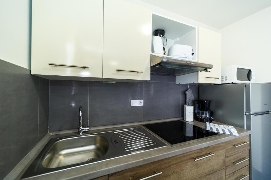Apartments Leondori Đảo Krk Ngoại thất bức ảnh