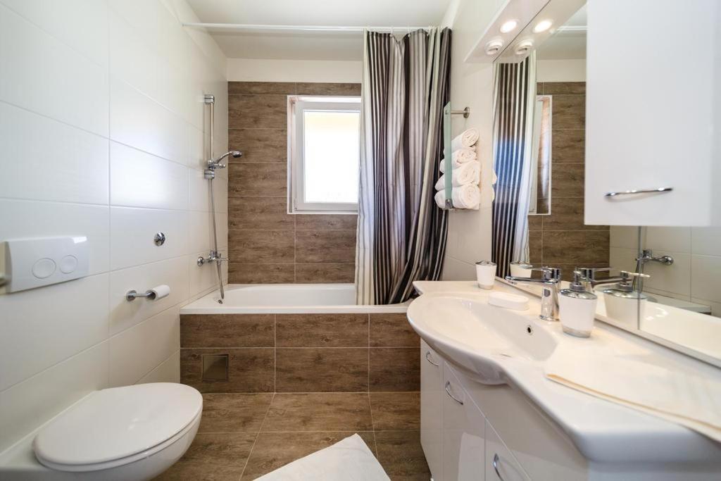 Apartments Leondori Đảo Krk Ngoại thất bức ảnh