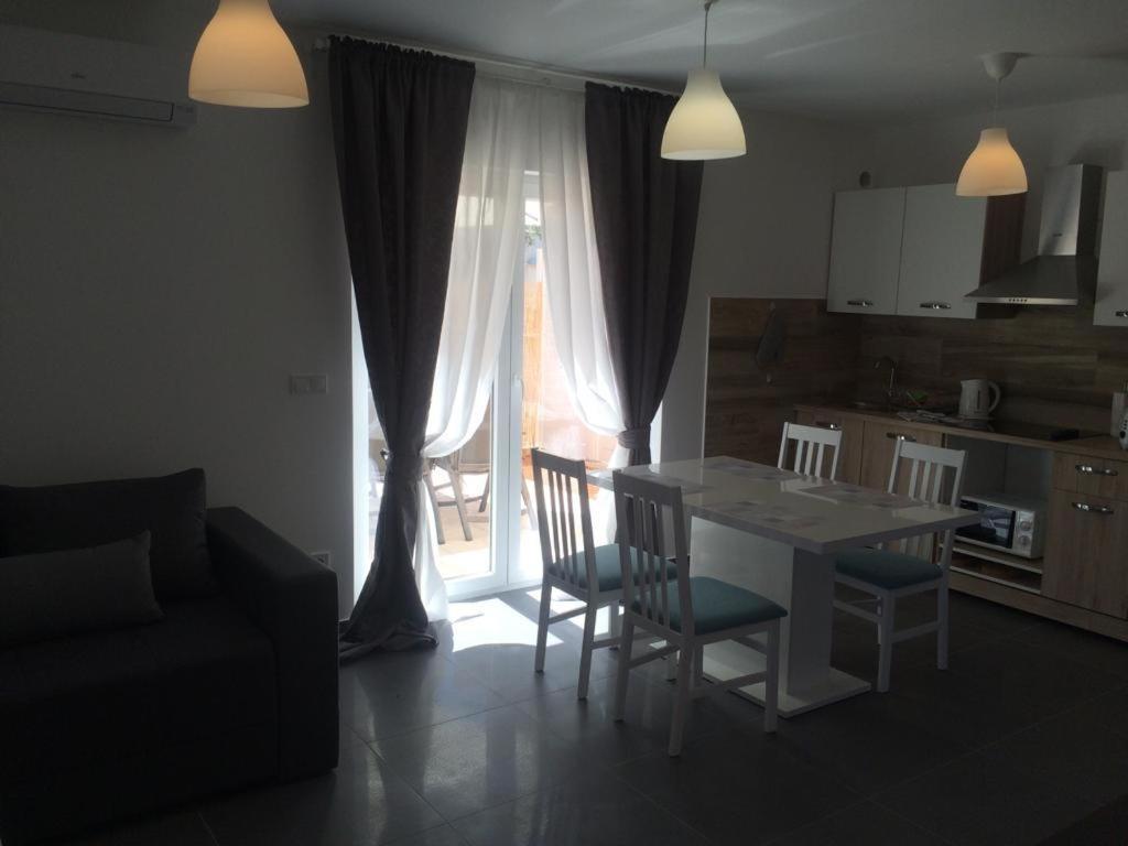 Apartments Leondori Đảo Krk Ngoại thất bức ảnh