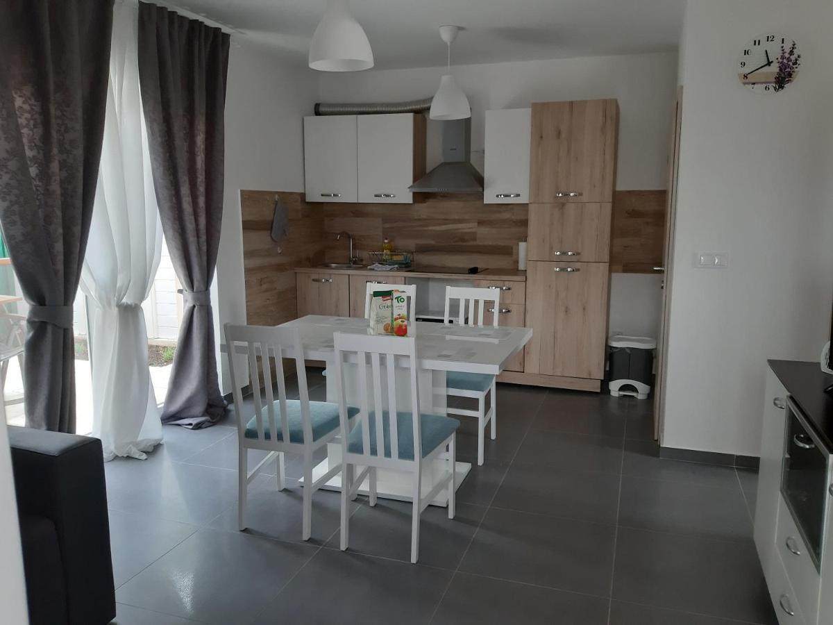 Apartments Leondori Đảo Krk Ngoại thất bức ảnh